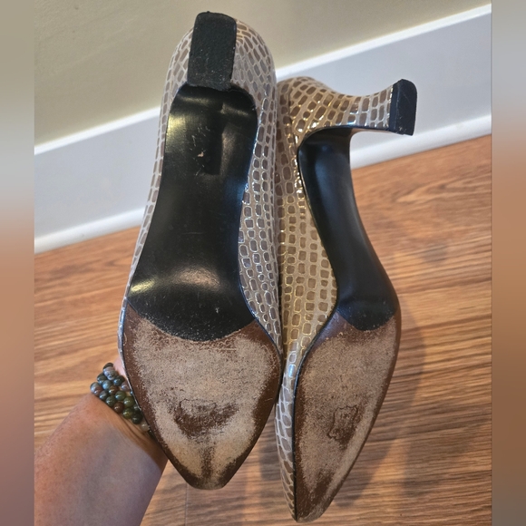 Stuart Weitzman Brown Gold Block Heel Shoes Pumps with Pebble Texture - Picture 6 of 7